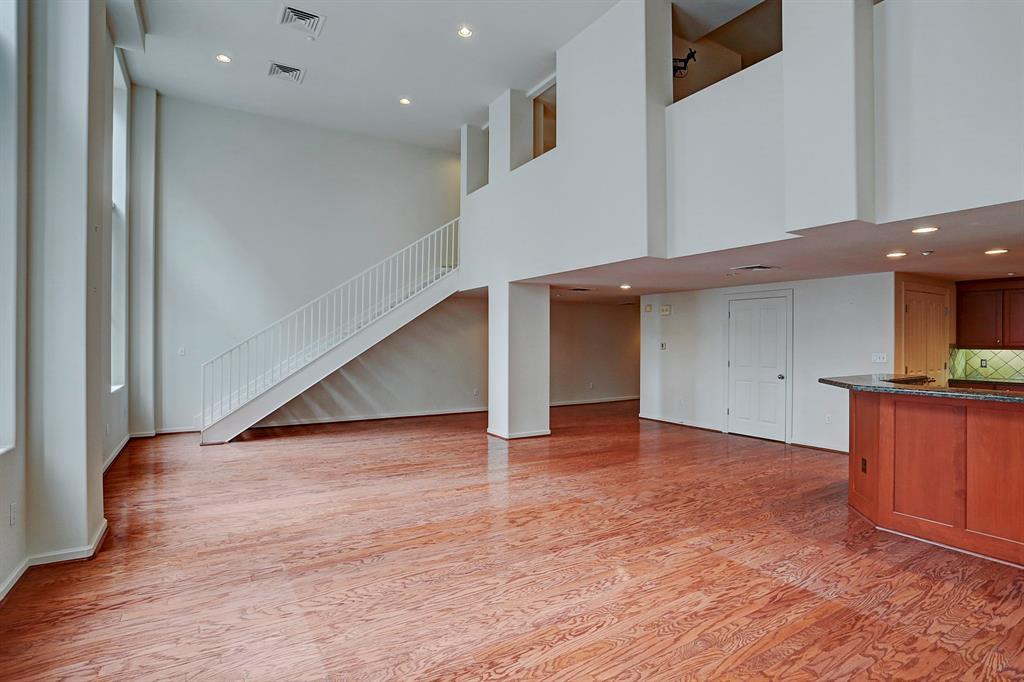 914 Main Street - Photo 1