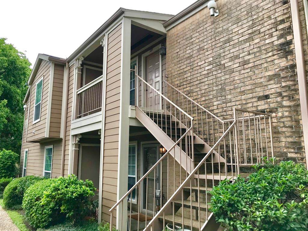 1880 White Oak Drive - Photo 1