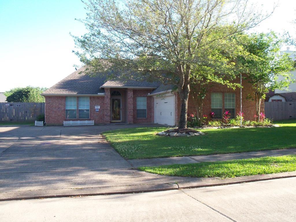 916 Belle Drive - Photo 1