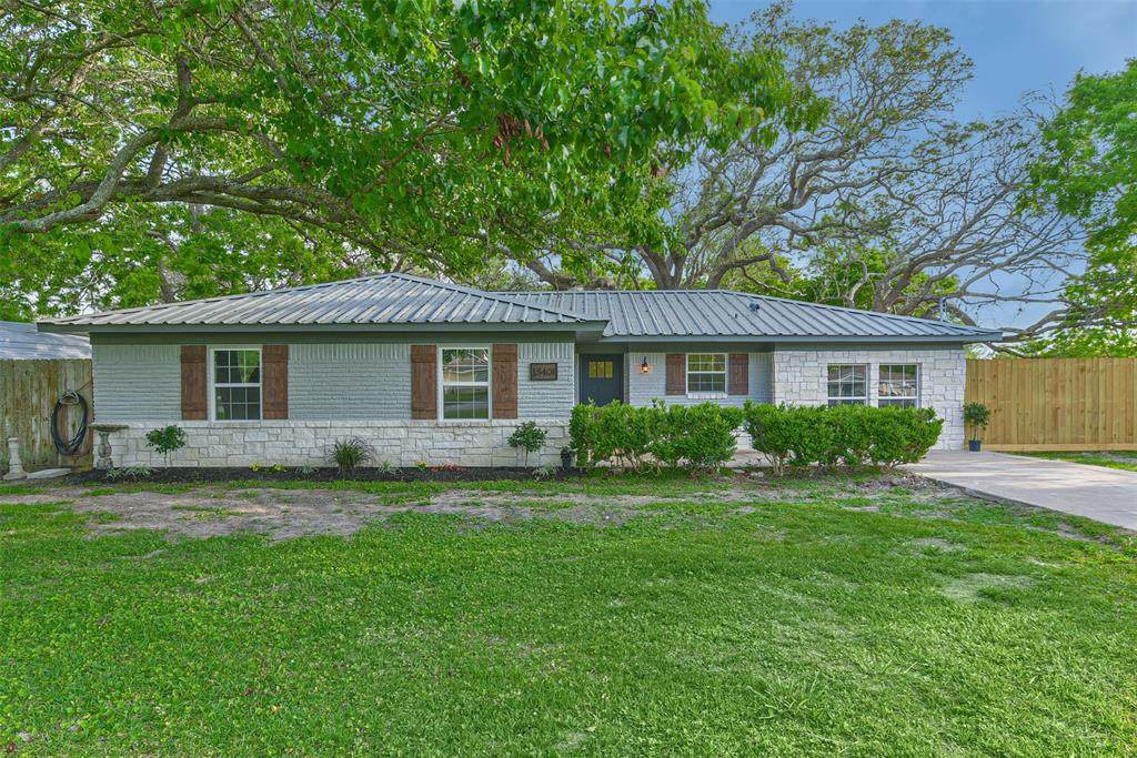 15401 Maple Street - Photo 1