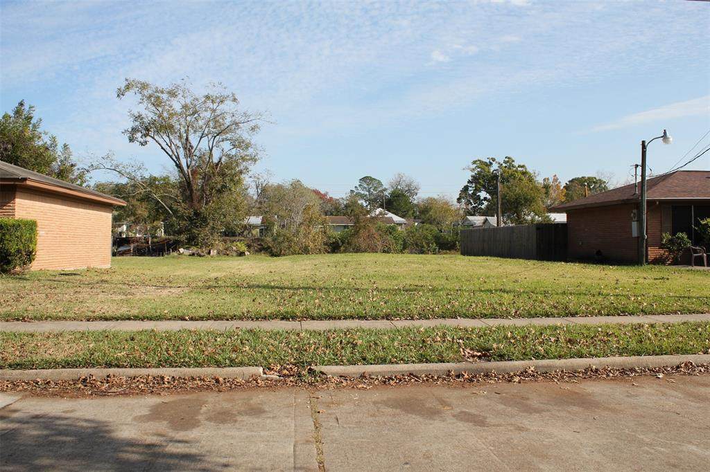 414 Guyer Street - Photo 1