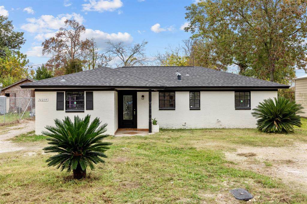 14219 Archwood Street - Photo 1