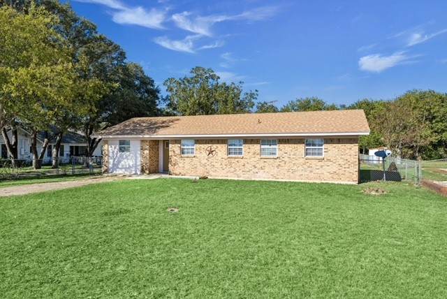 502 Fm 2268 - Photo 1