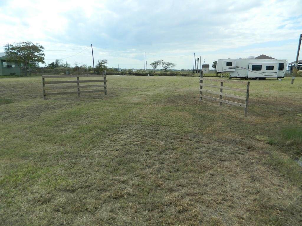 143 Fm 457 Sargent Highway - Photo 1