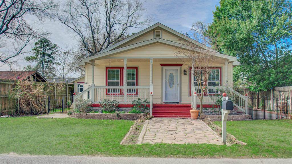 210 Live Oak Street - Photo 1