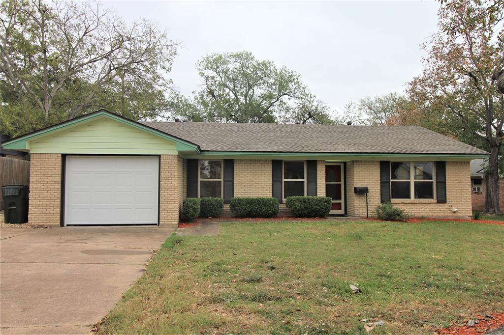 1209 Esther Boulevard - Photo 1