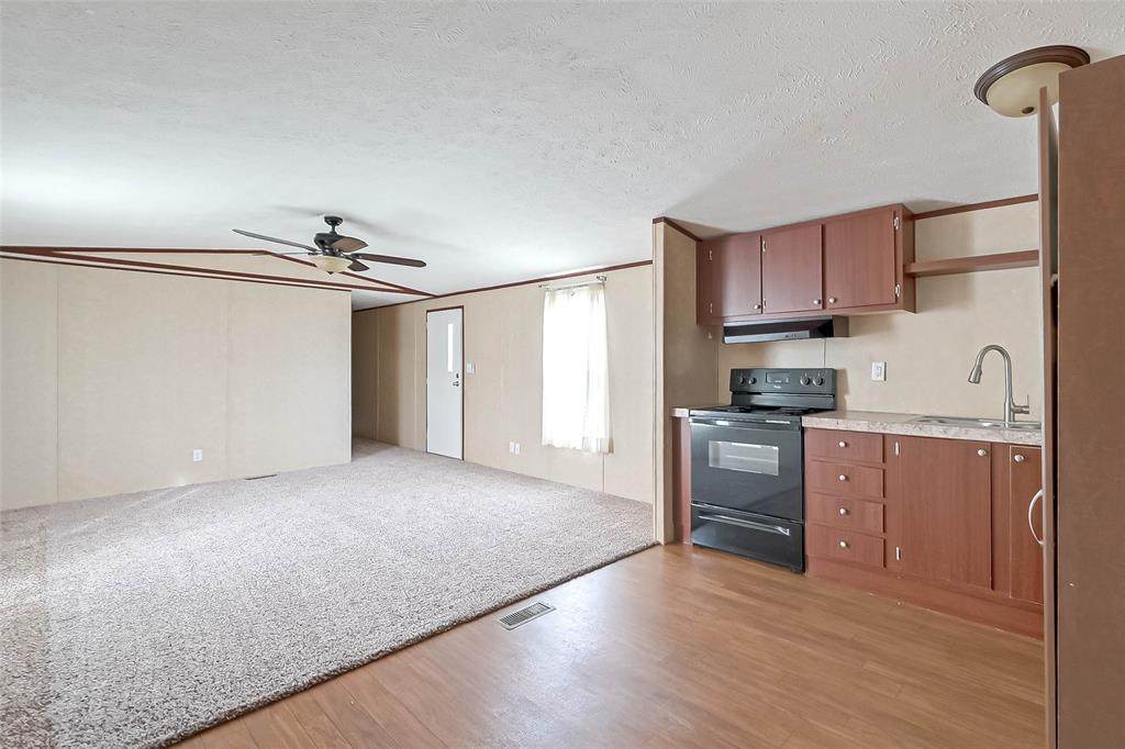 9545 Private Road 683 - Photo 1