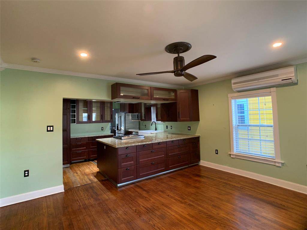 1402 Scharpe Street - Photo 1