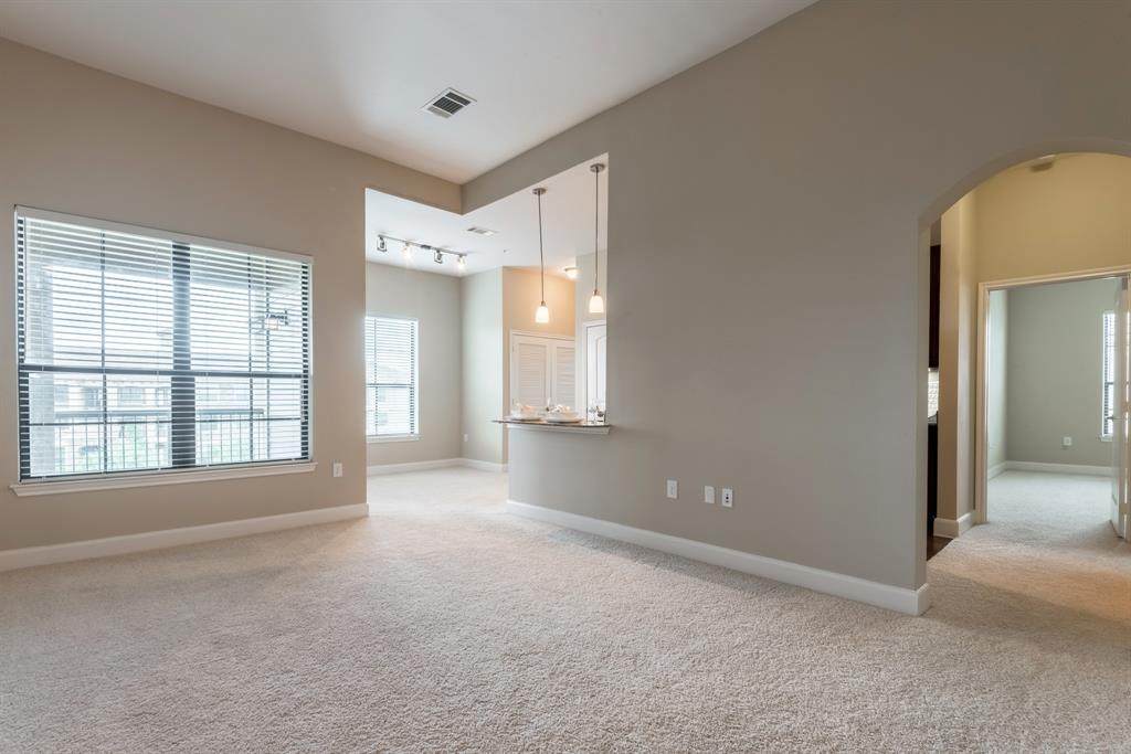 18545 University Boulevard - Photo 1