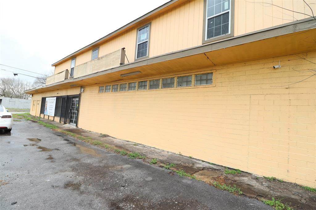 7920 Cullen - Photo 1
