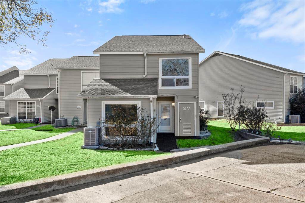 400 Echo Lane - Photo 1
