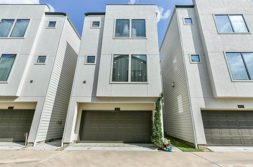 919 22nd Street - Photo 1