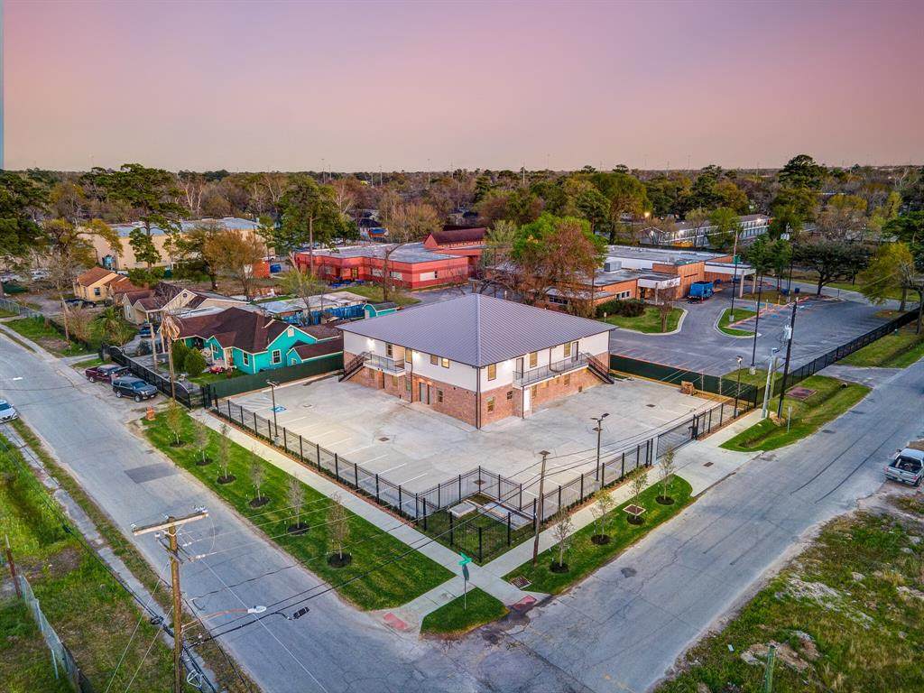 2906 Berry Road - Photo 1
