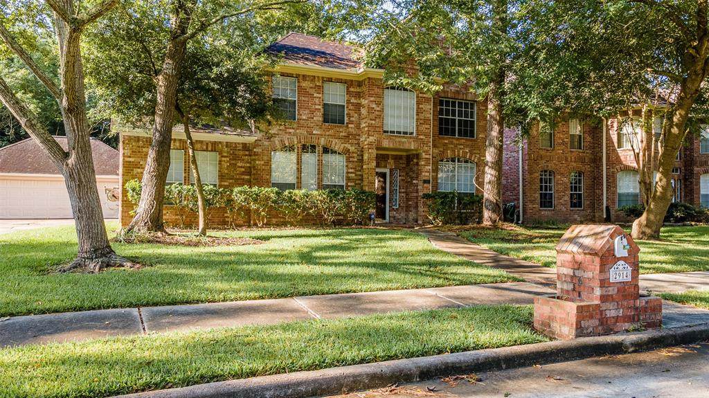 2914 Parkwood Drive - Photo 1