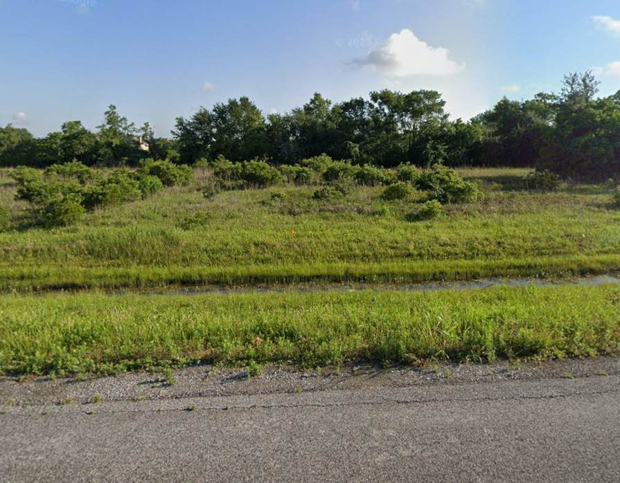 7720 Emmett F Lowry Expressway - Photo 1