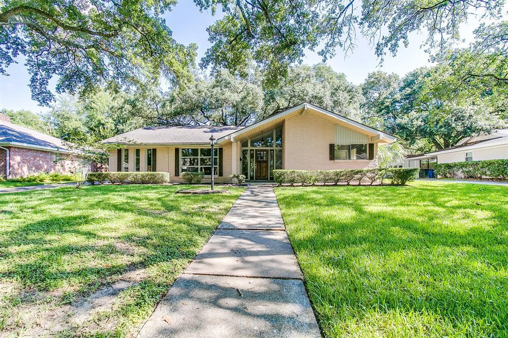 1435 Saxony Lane - Photo 1