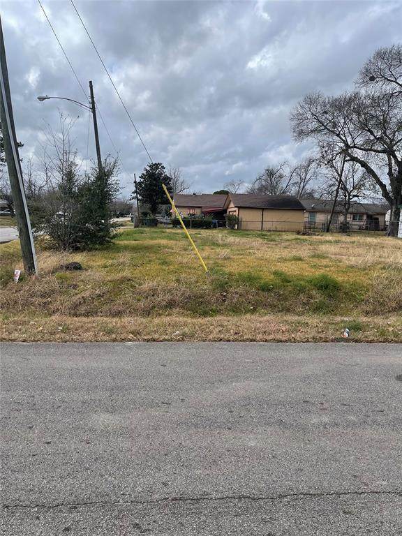 10530 Chesterfield Drive - Photo 1