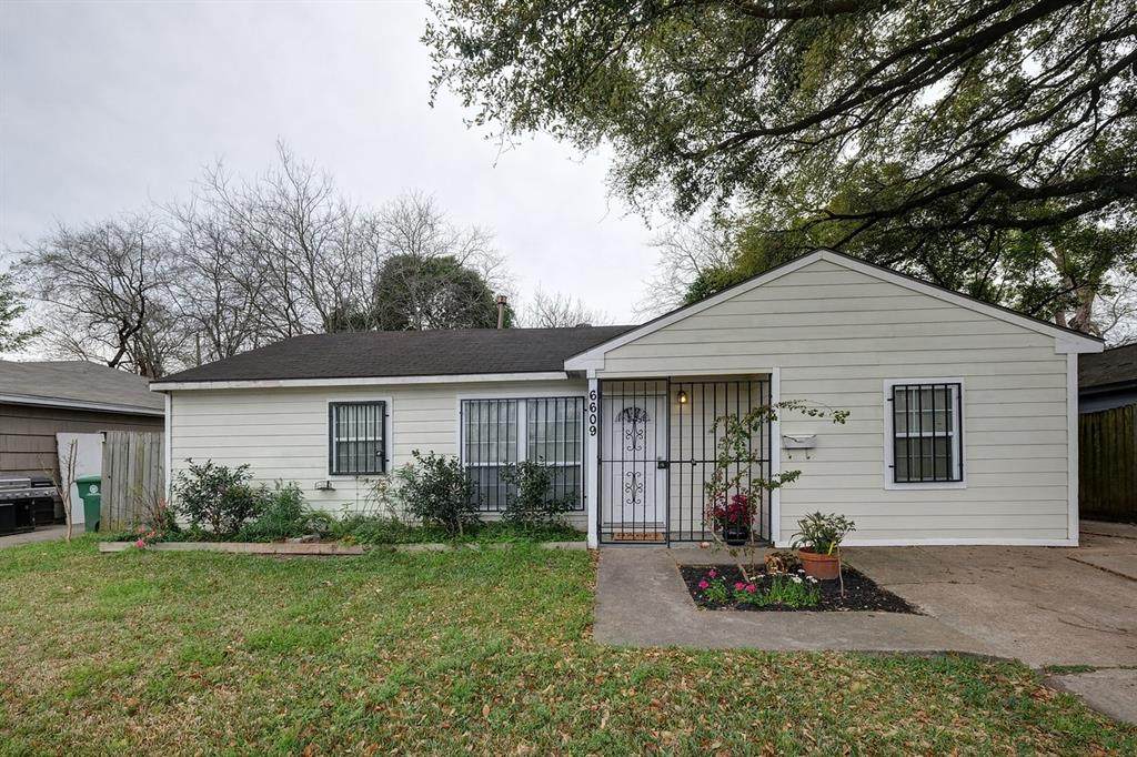 6609 43rd Street - Photo 1