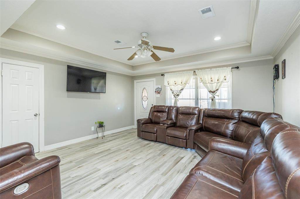 720 Kalmer Street - Photo 1