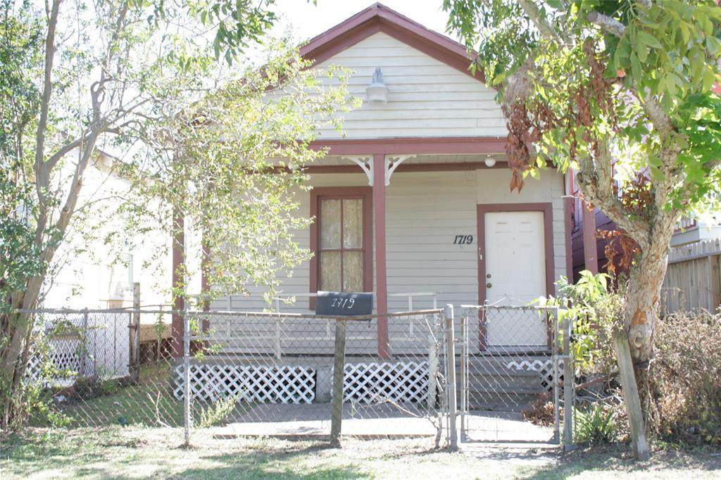 1719 Ave N 1/2 - Photo 1