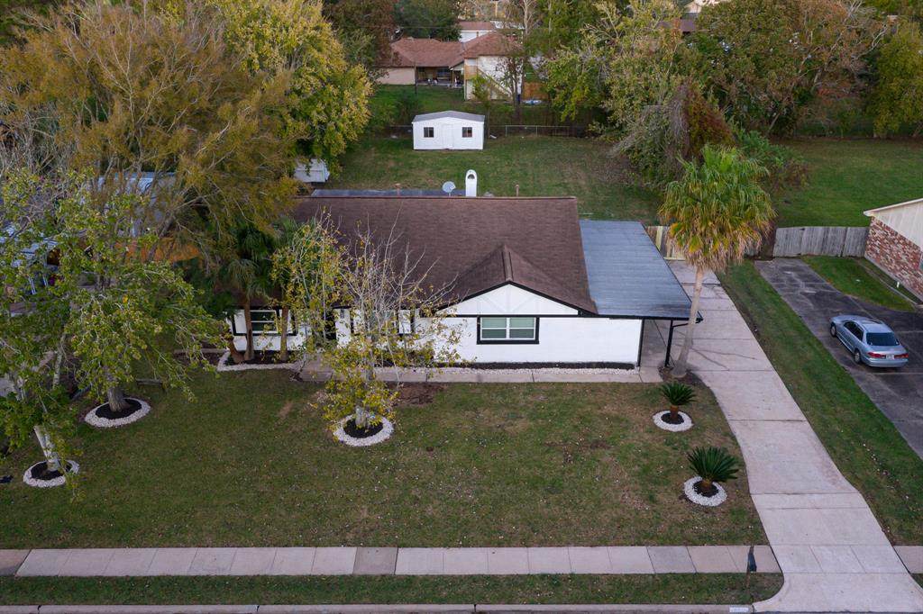 18511 Anne Drive - Photo 1