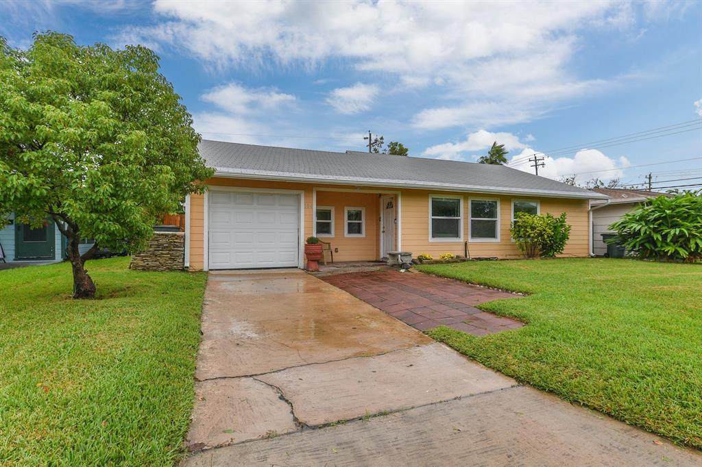 104 Bonita Avenue - Photo 1