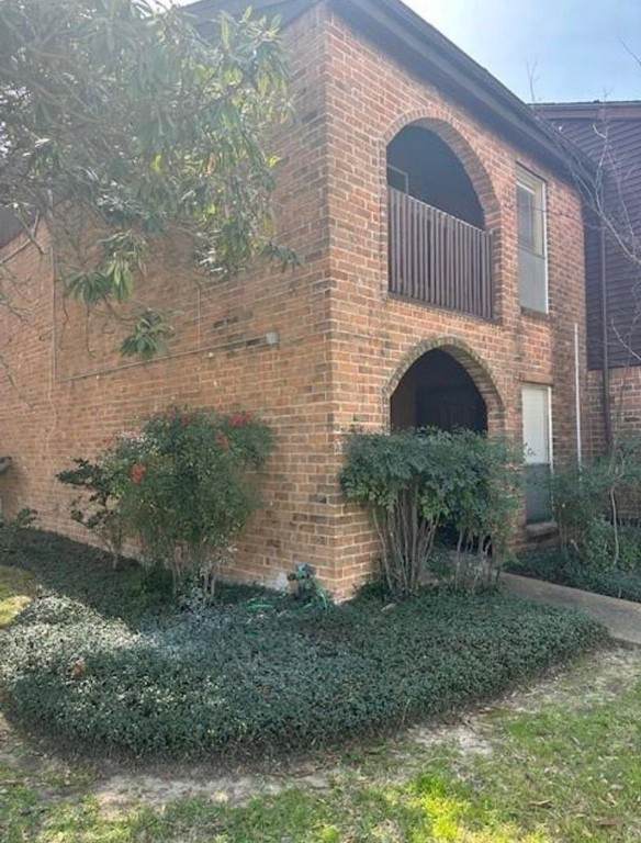 5921 Arncliffe Drive - Photo 1