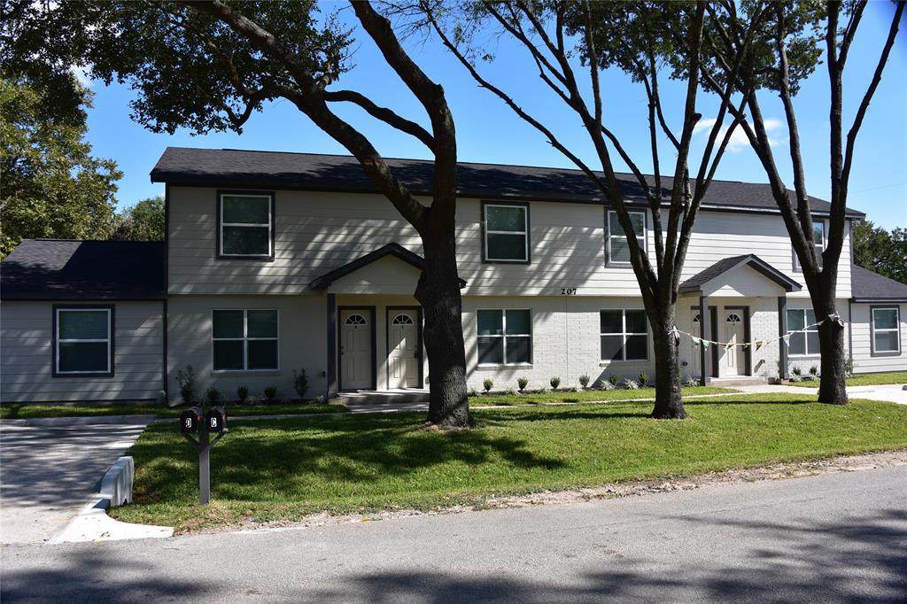 207 Poplar Street - Photo 1
