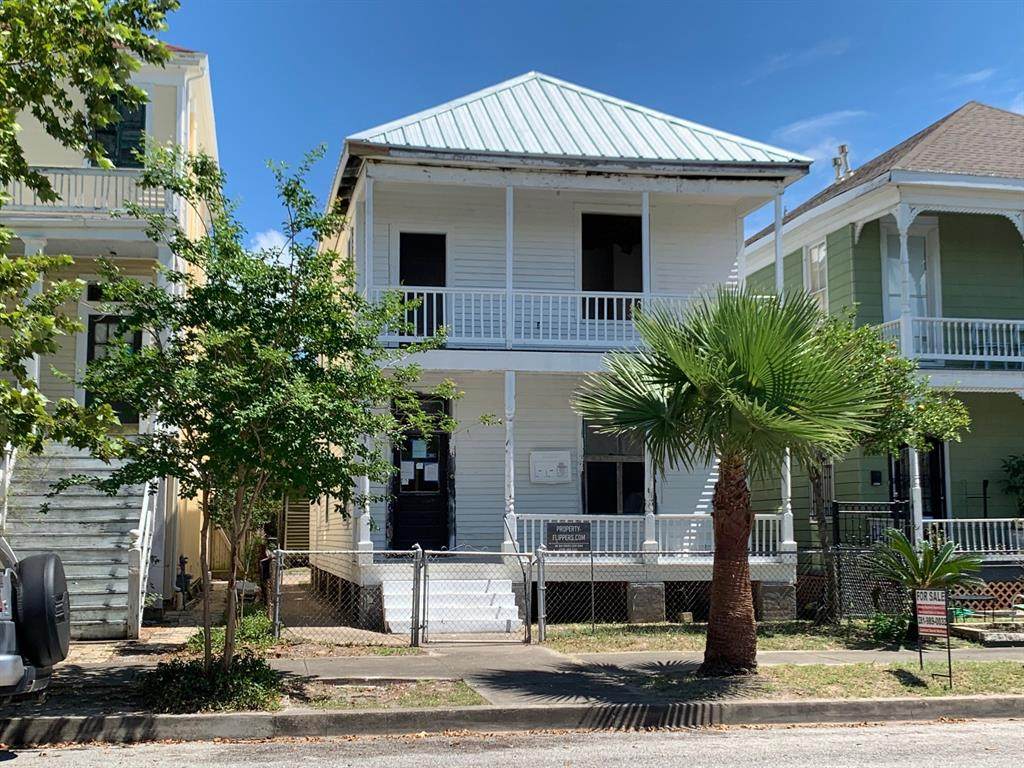 1021 Sealy Street - Photo 1