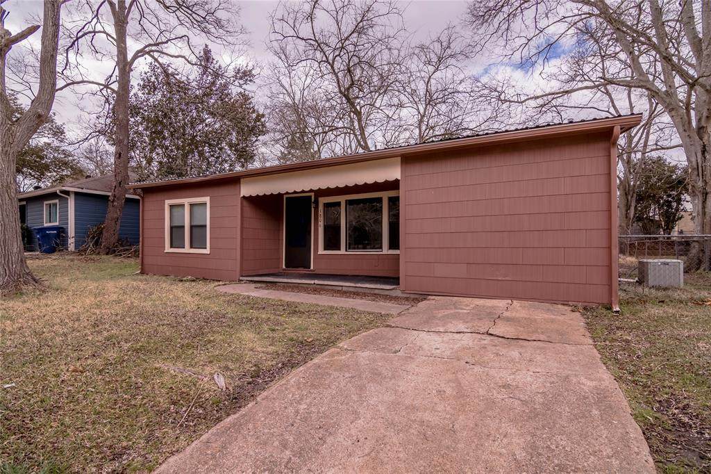 1806 Avenue P 1/2 - Photo 1