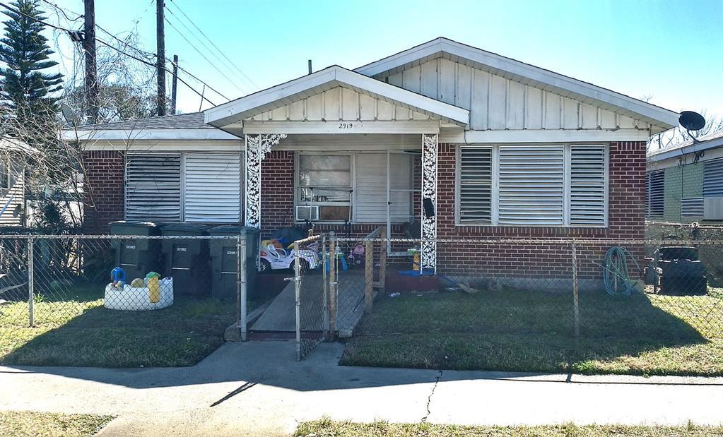 2919 Avenue K - Photo 1