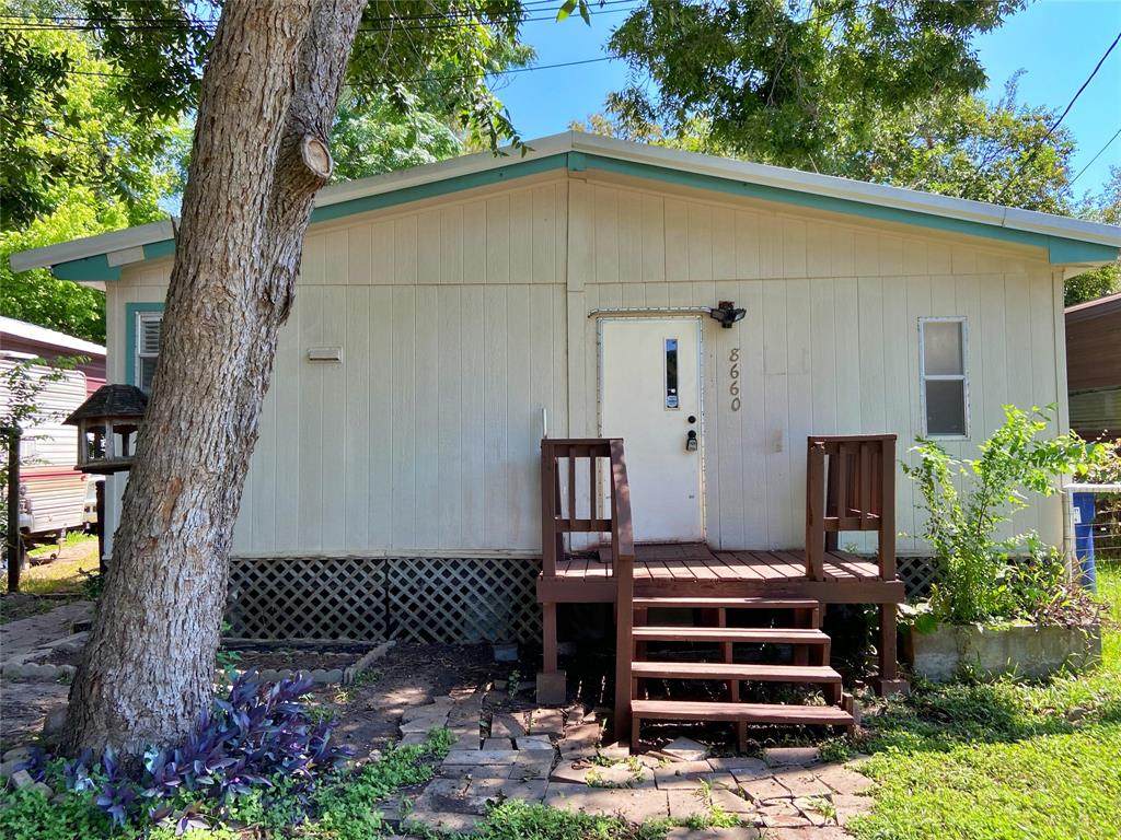 8660 Sassafras Street - Photo 1