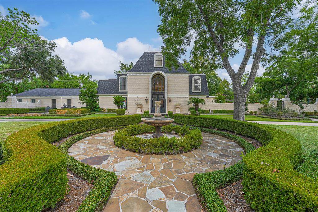 372 Robbins Drive - Photo 1