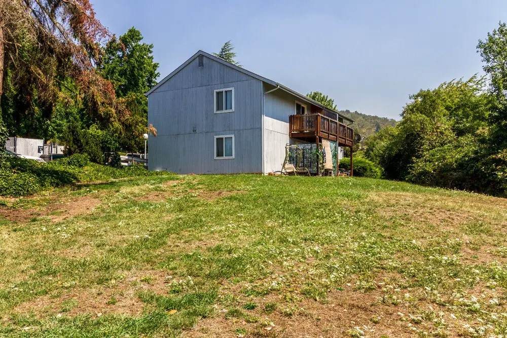 721 Se Meadowlark St - Photo 1
