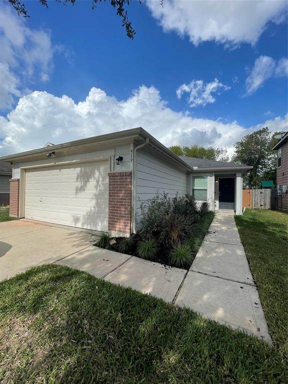 919 Staffordale Manor Lane - Photo 1