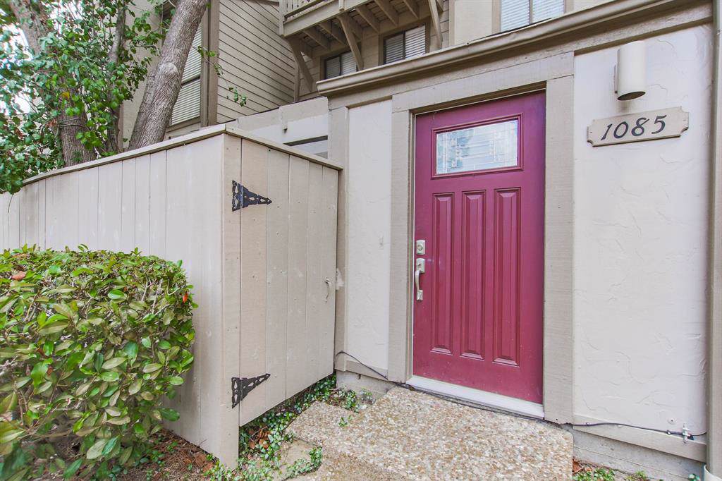 1085 Country Place Drive - Photo 1