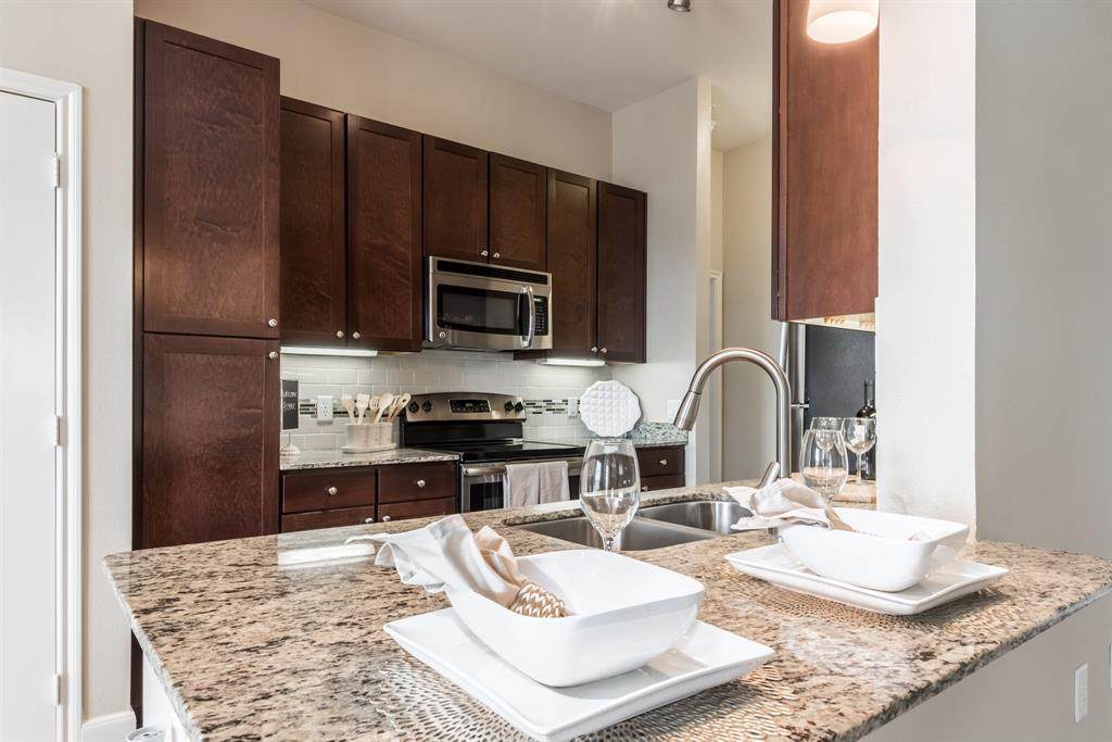 18545 University Boulevard - Photo 1