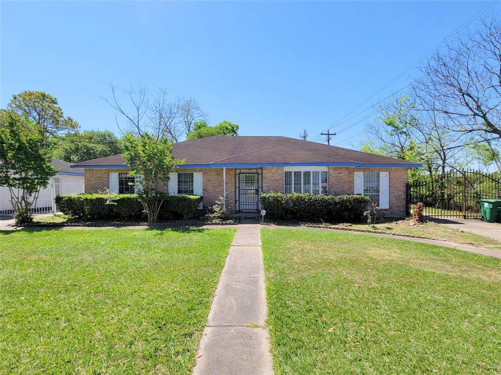 8607 Bellaire Boulevard - Photo 1