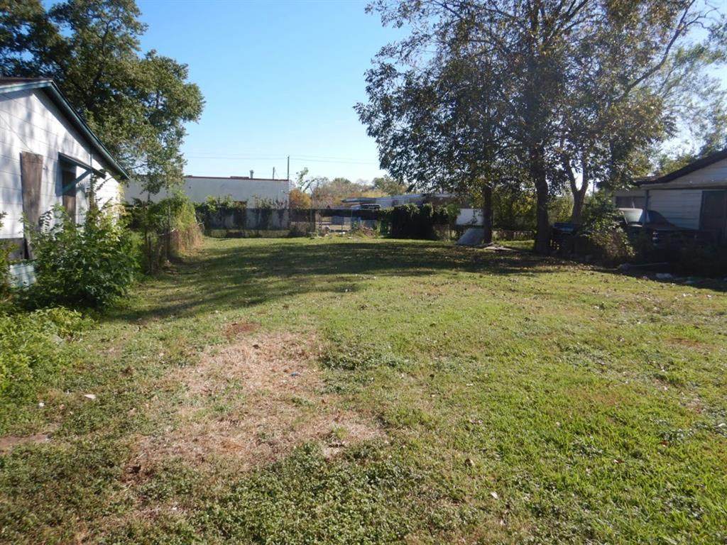 8605 Amadwe Street - Photo 1