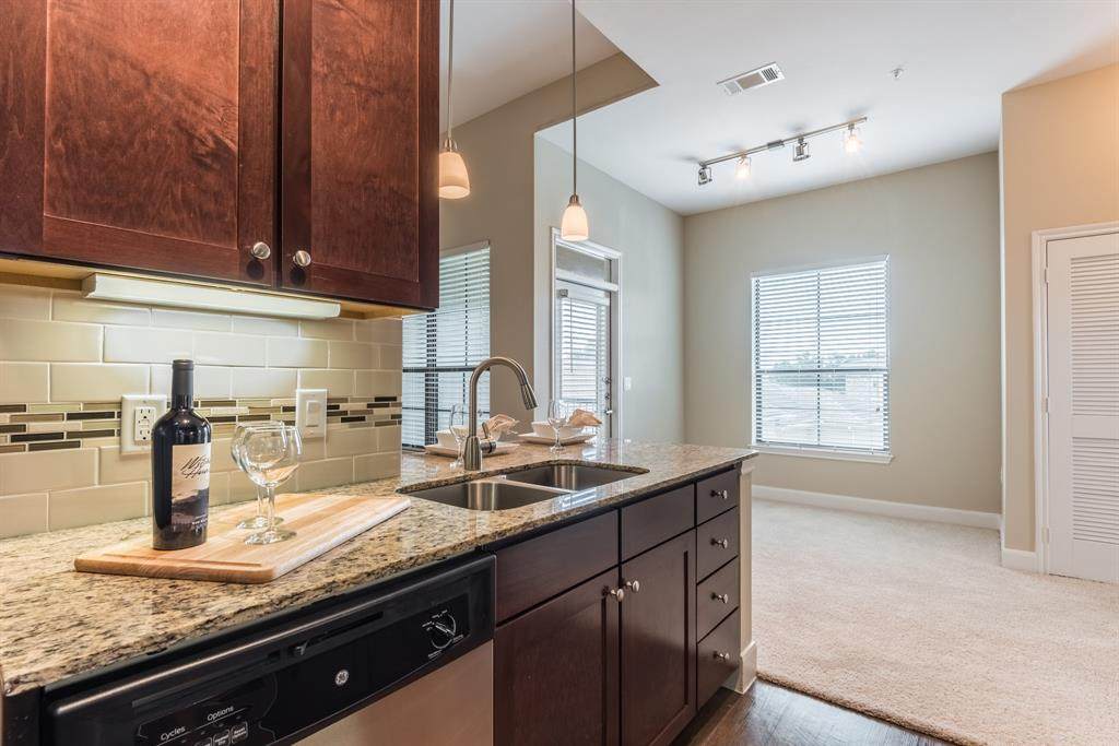18545 University Boulevard - Photo 1