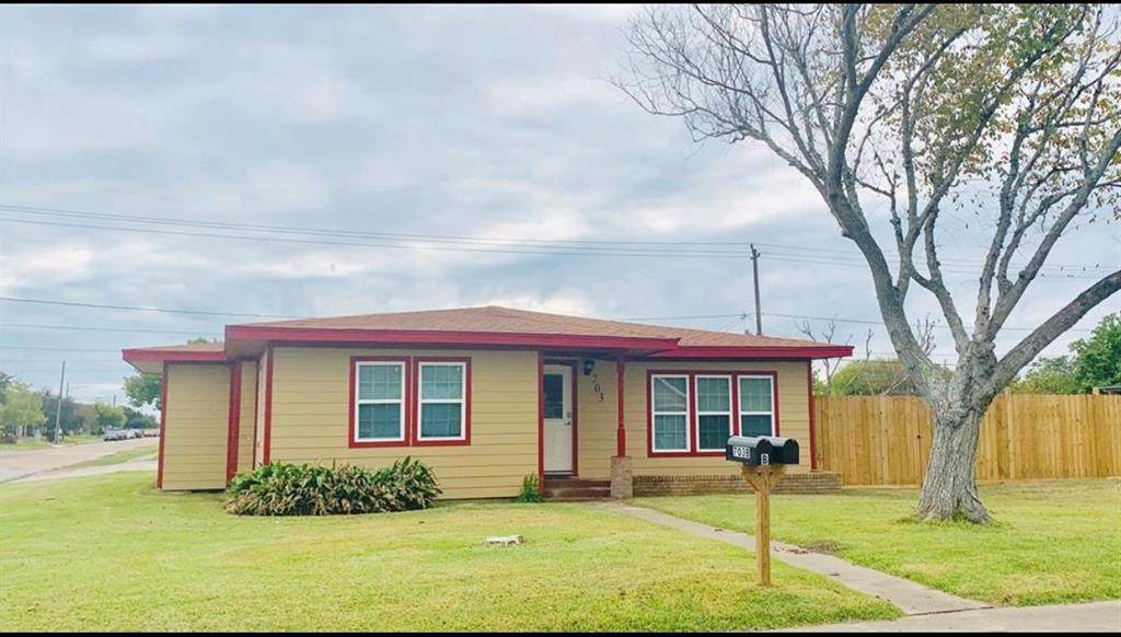 703 8th Street - Photo 1
