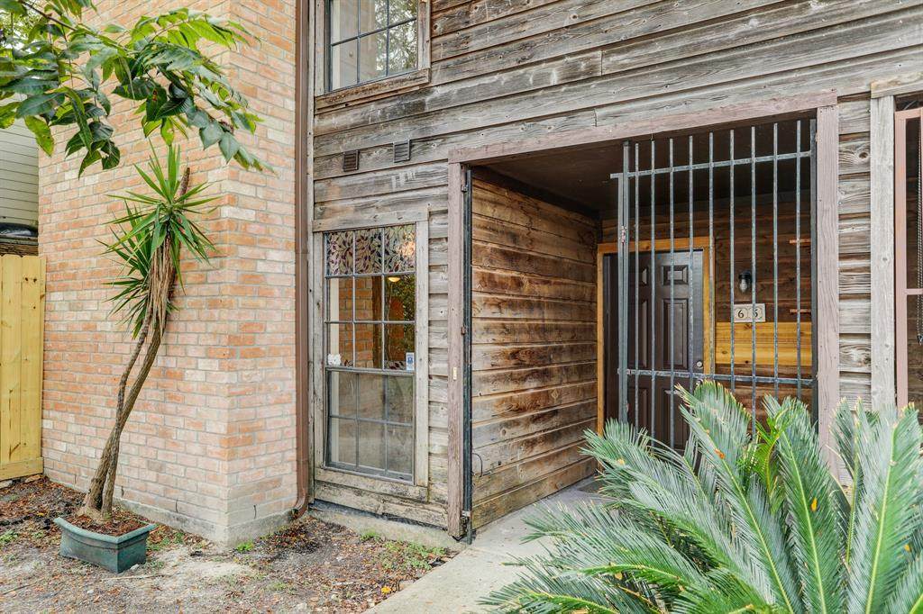 10912 Gulf Freeway - Photo 1