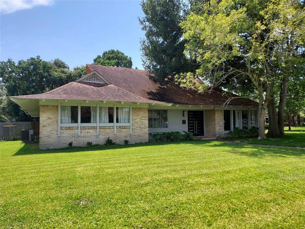 2502 Dauphin Court - Photo 1