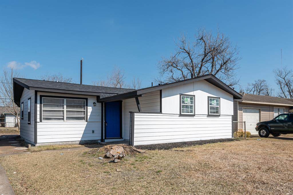 2611 Thomas Avenue - Photo 1