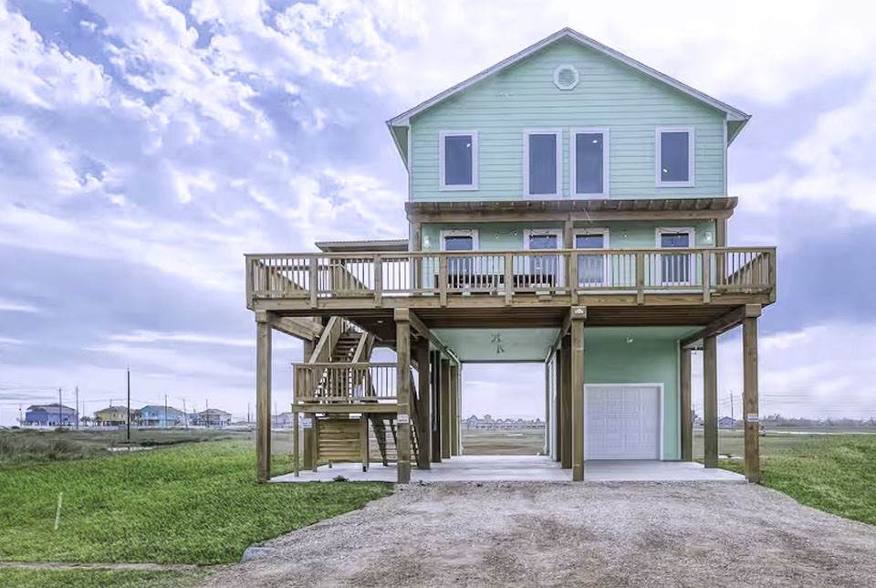 226 Bay Avenue - Photo 1