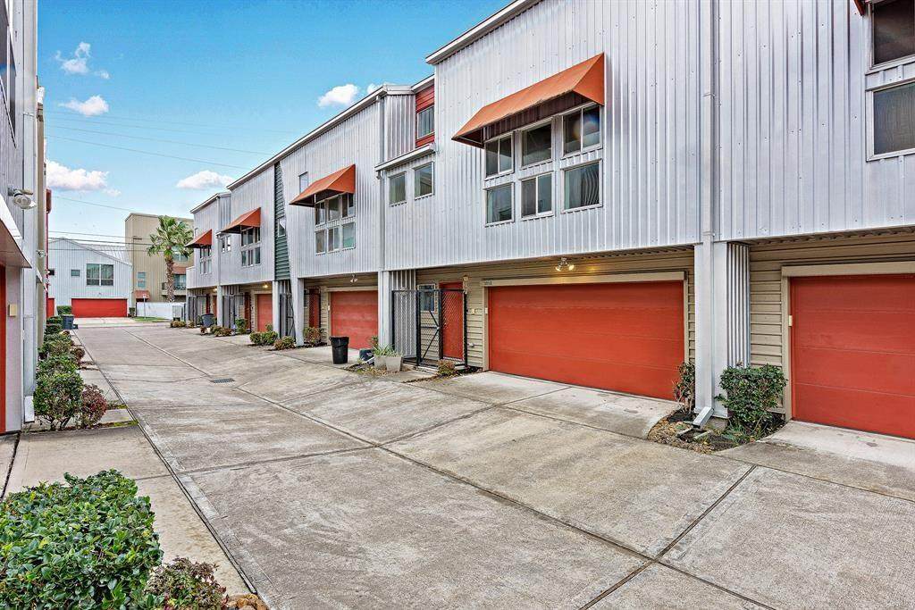3052 Commerce Street - Photo 1
