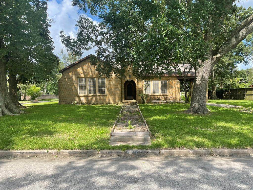 701 19th Street - Photo 1