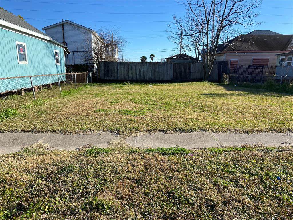 3919 Winnie Street - Photo 1