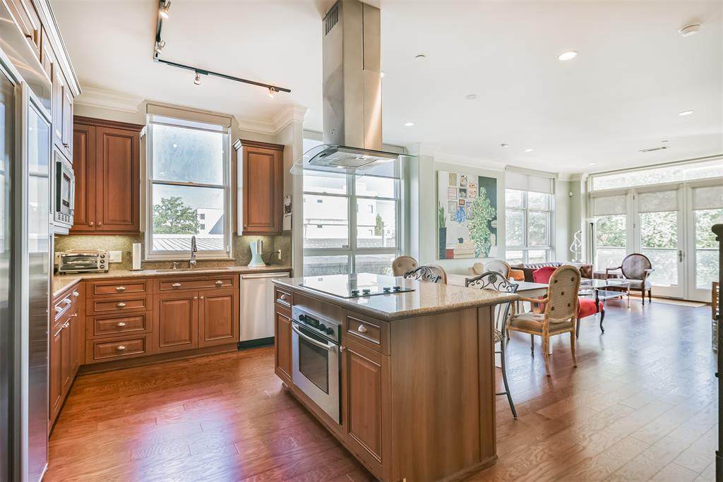 1419 Montrose Boulevard - Photo 1