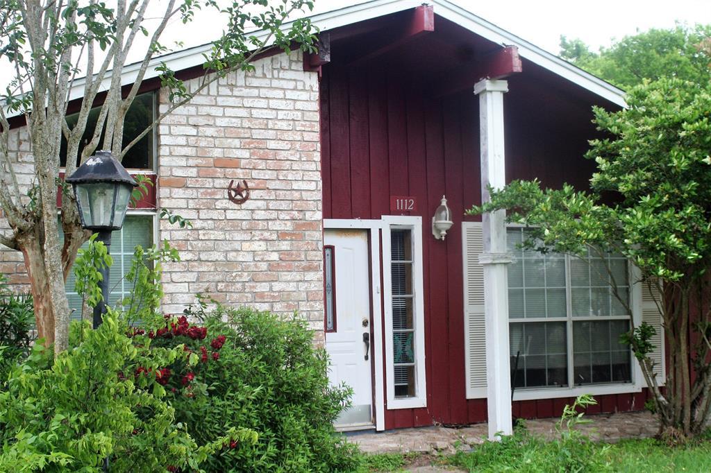1112 Avenue O - Photo 1